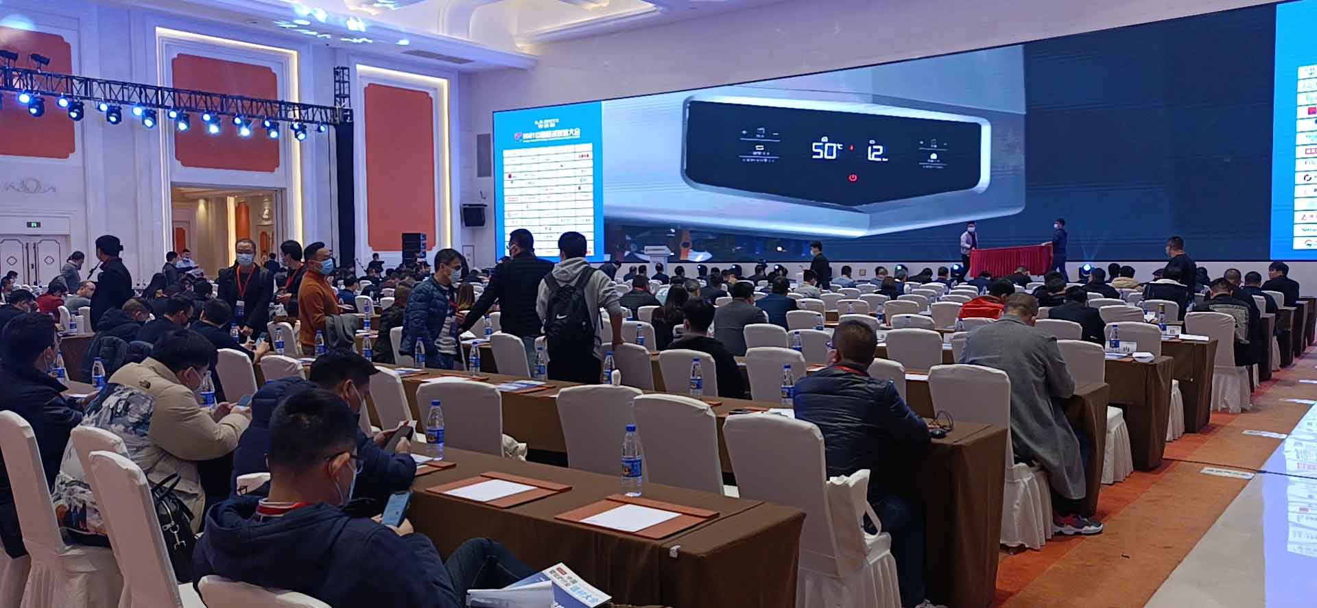 2021舒適家居大會(huì)參展商陸續(xù)進(jìn)入會(huì)場